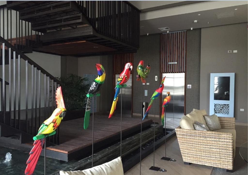 Ghl Hotel Montería Exterior photo Parrots at the lobby