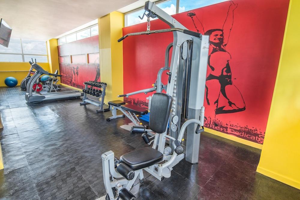 Ghl Hotel Montería Exterior photo A leg press machine