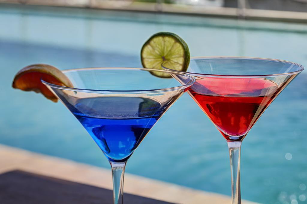 Ghl Hotel Montería Exterior photo Blue and red cosmopolitan cocktails